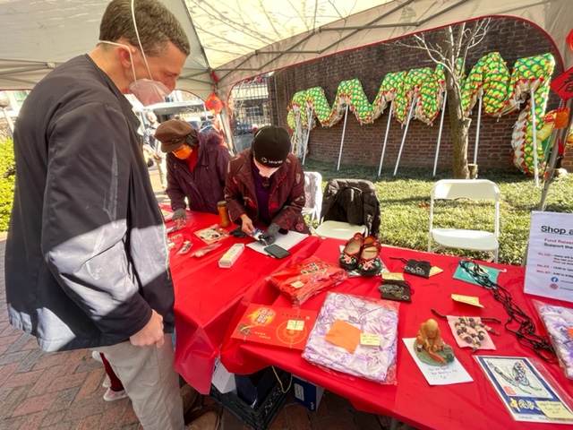 正體漢字姓名英翻中的命名攤位