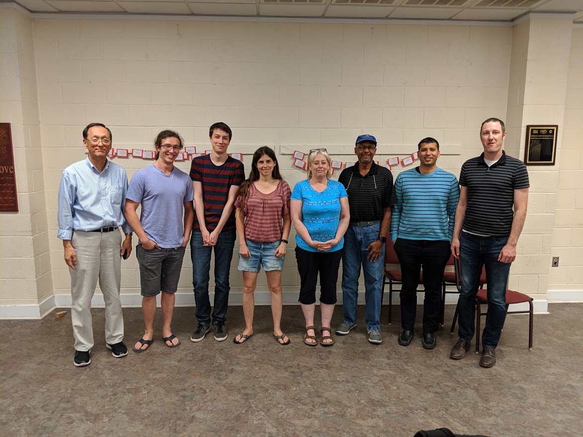 成人會話班全體師生大合照