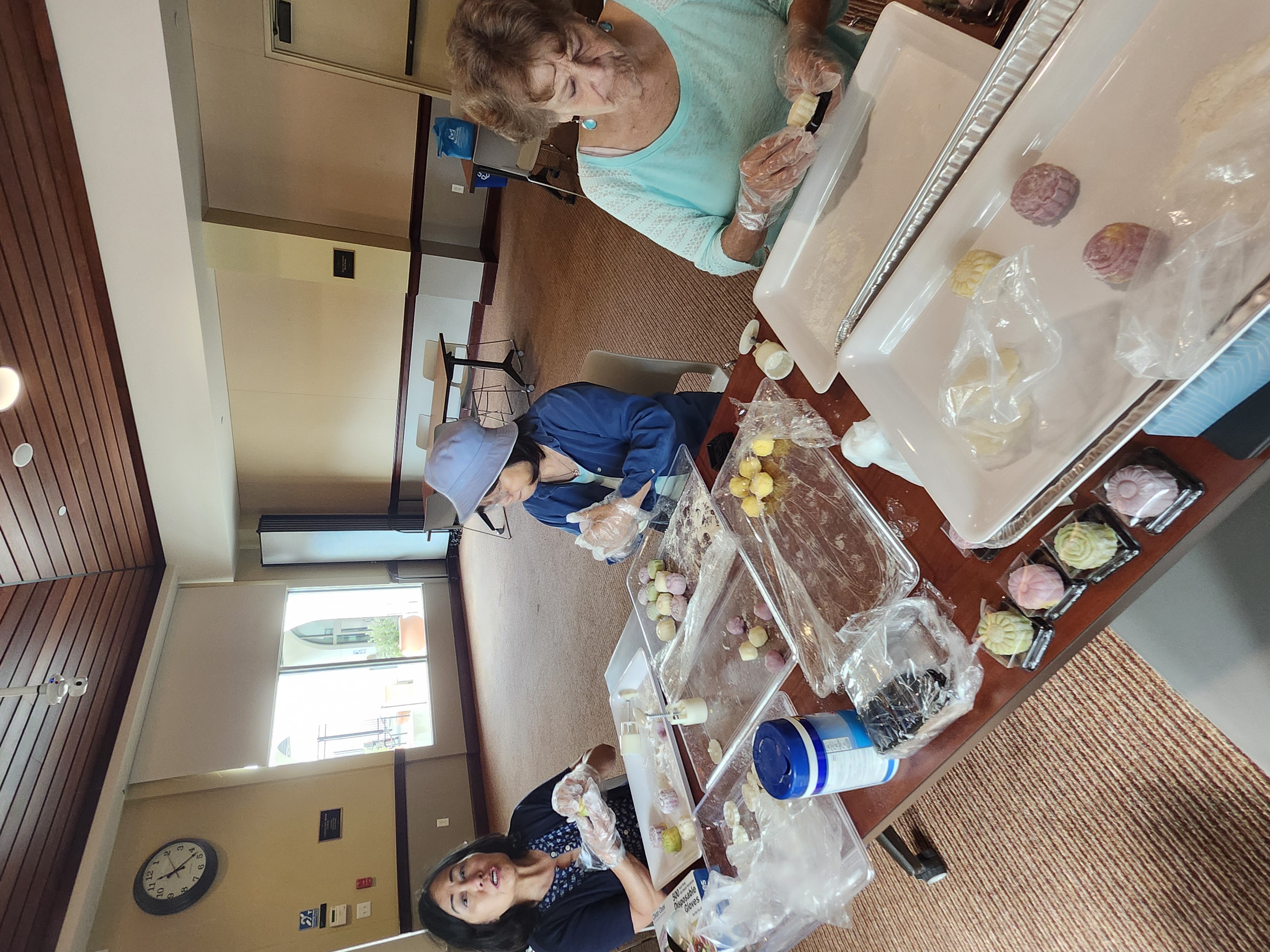 市民動手製作月餅2