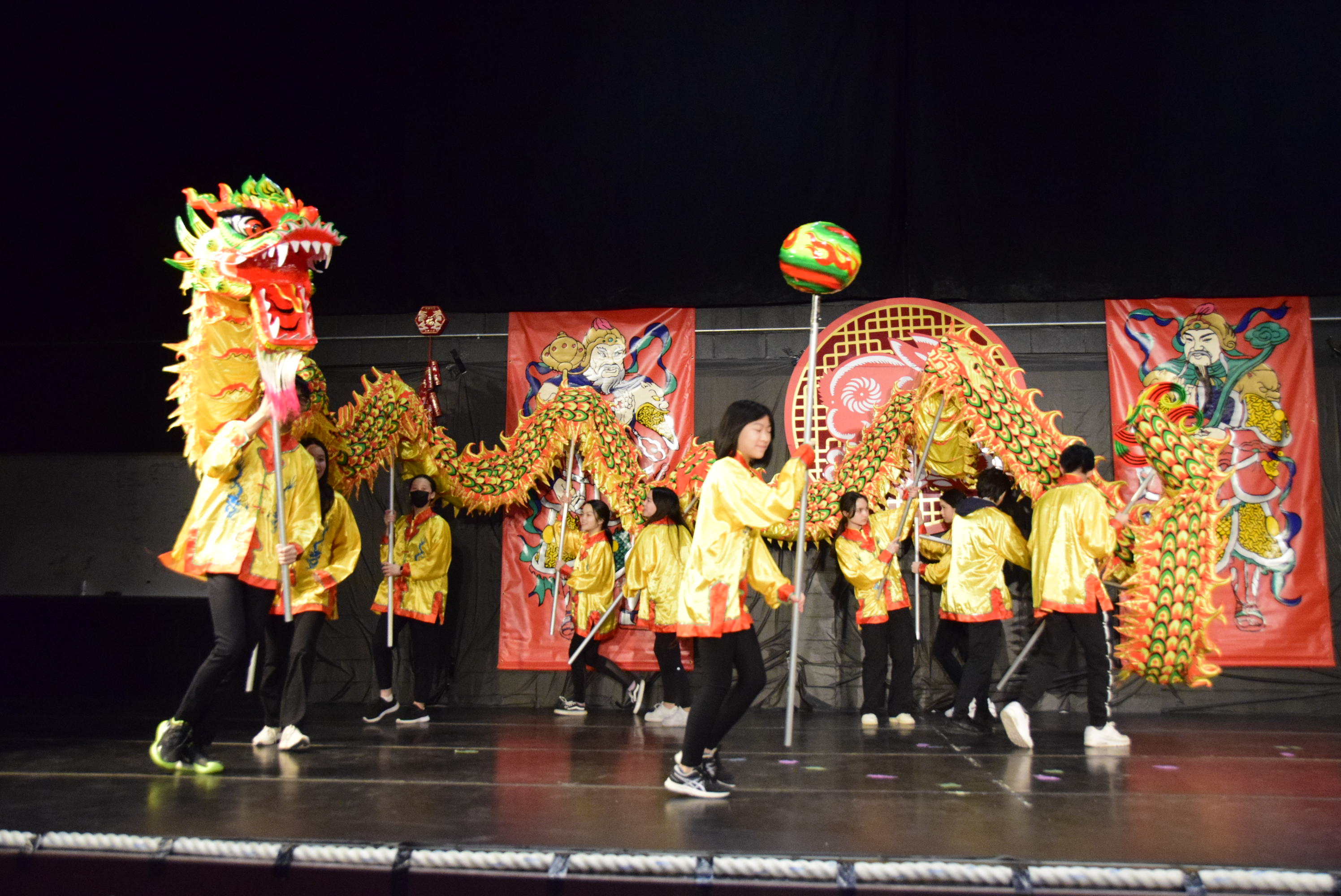 九、十年級學生舞龍表演