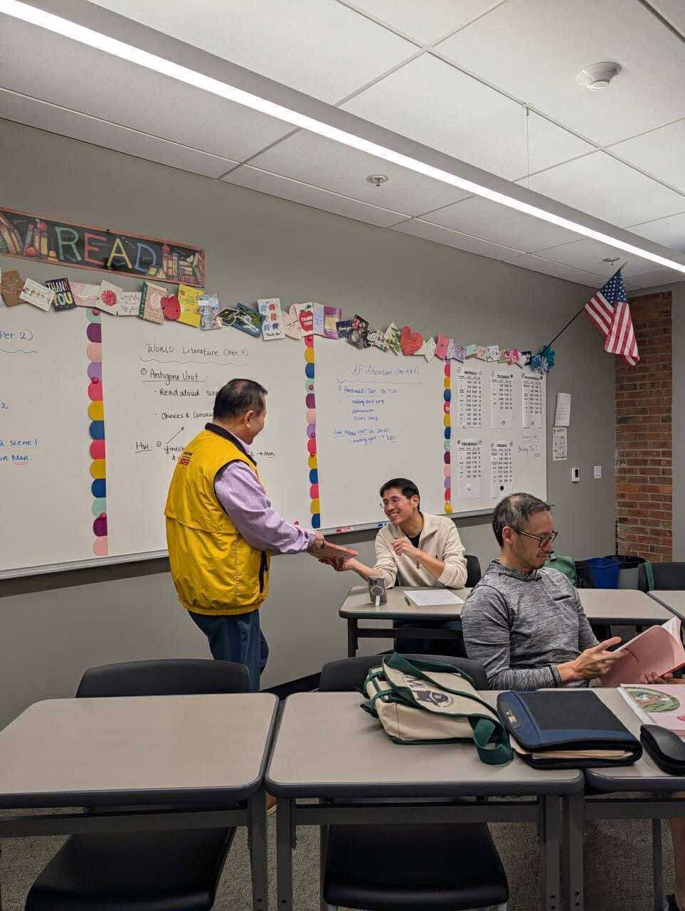 圖四：寇惠風校長在課堂間與學員互動