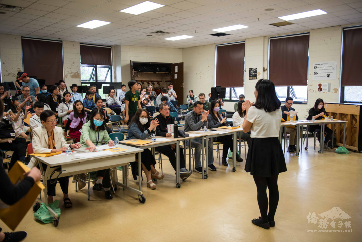 裁判老師就定位，主持人宣布比賽注意事項