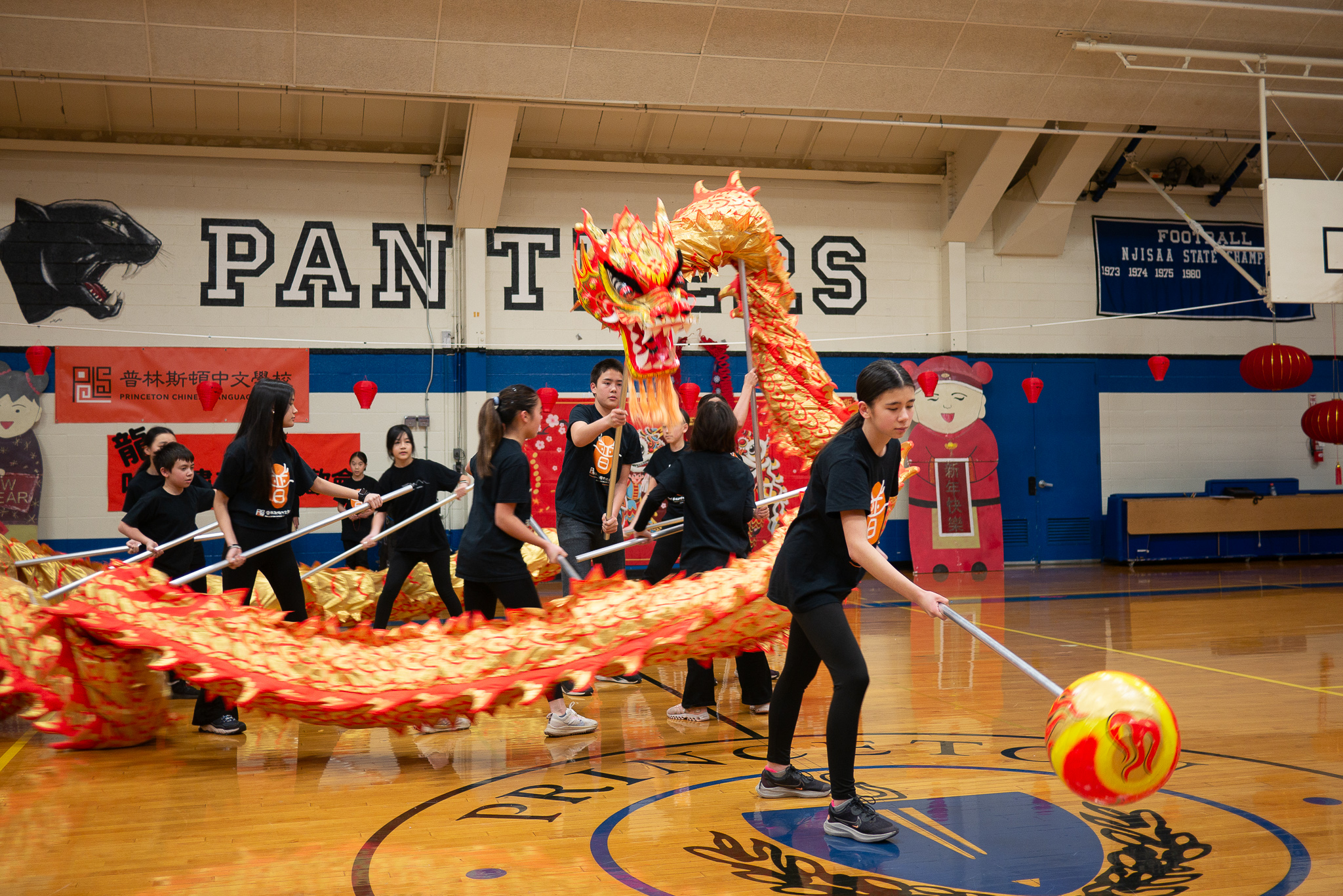 傳統班七年級以及CSL5帶來祥龍獻瑞