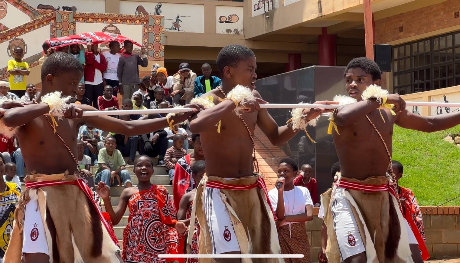 圓通學校學生勇士舞表演
