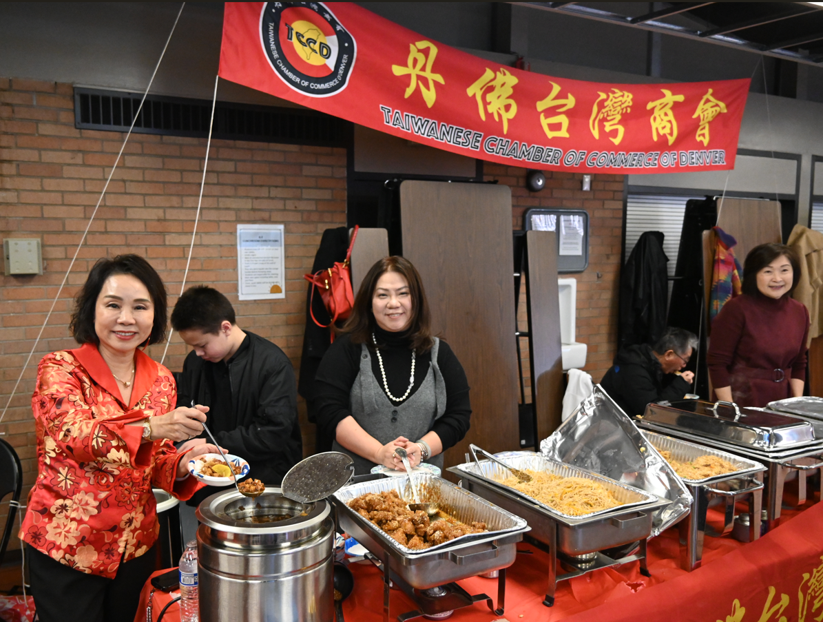 丹佛台灣商會的美食攤位