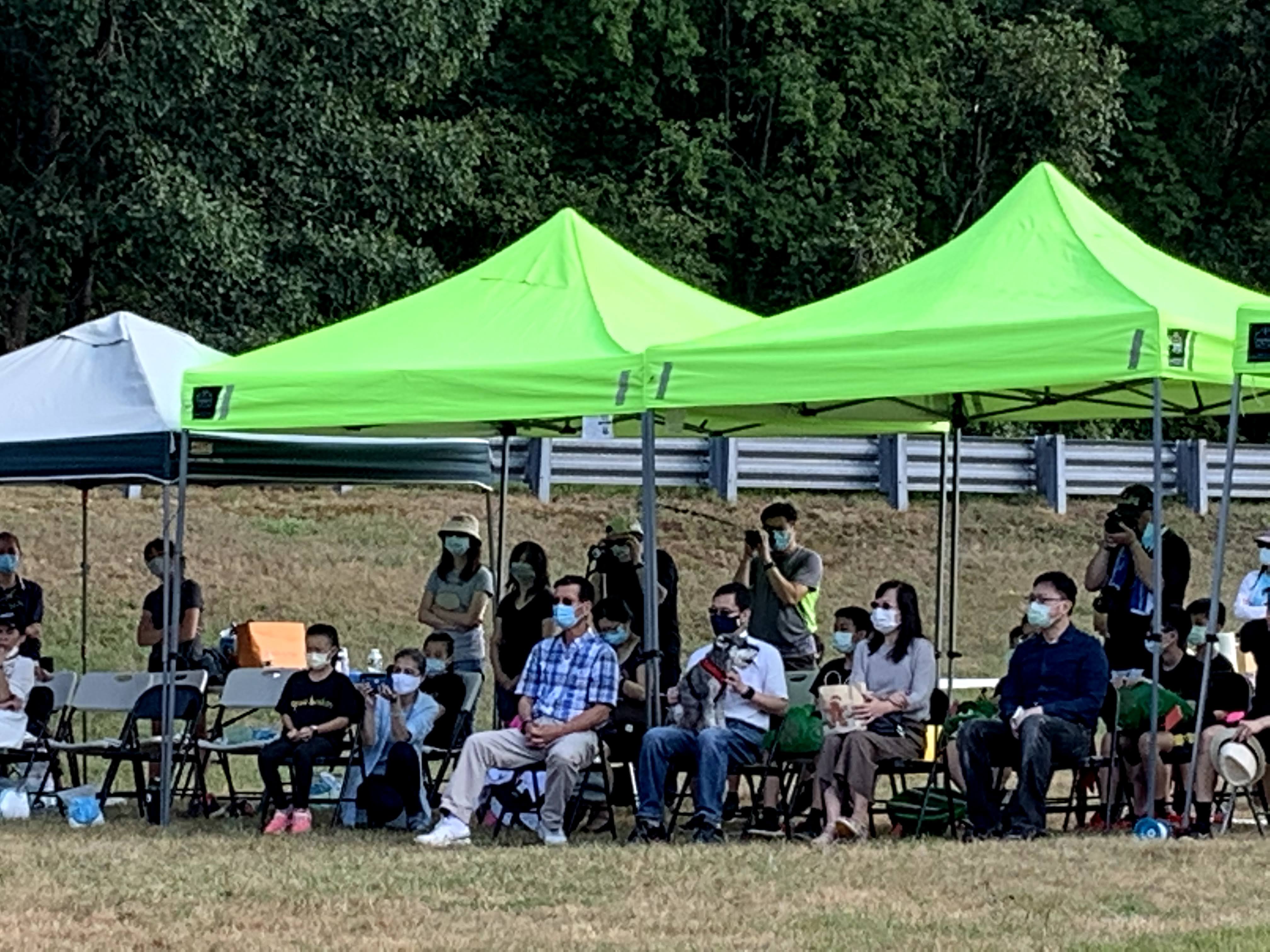 保持社交距離及戴口罩