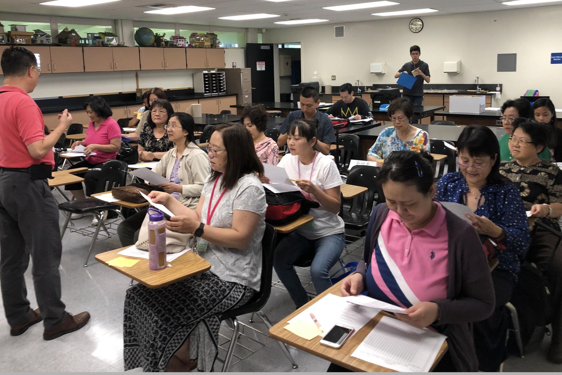 早晨上課之前，校長會先與老師們開個會