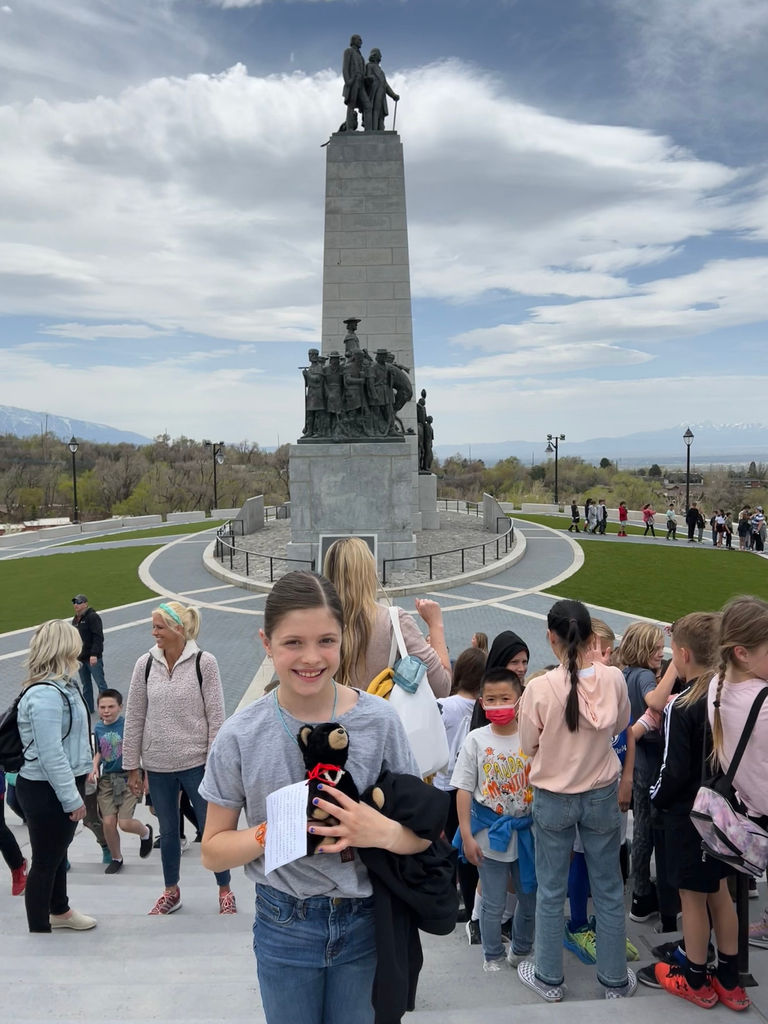 Draper小學分享帶臺灣黑熊出去玩照片