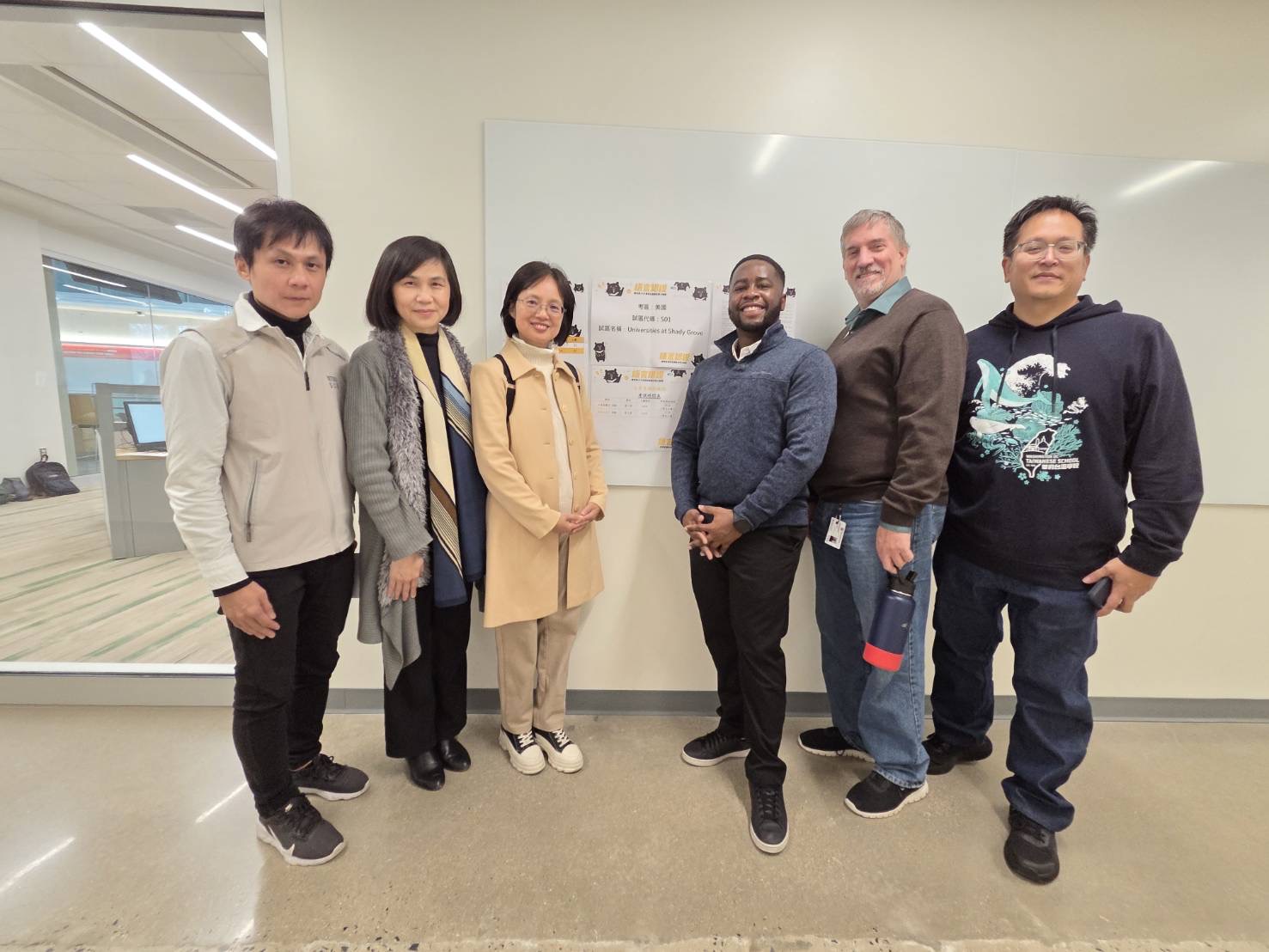 教育部終身教育司副司長顏寶月（左3）赴美巡場