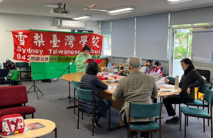 評審老師示範朗讀技巧