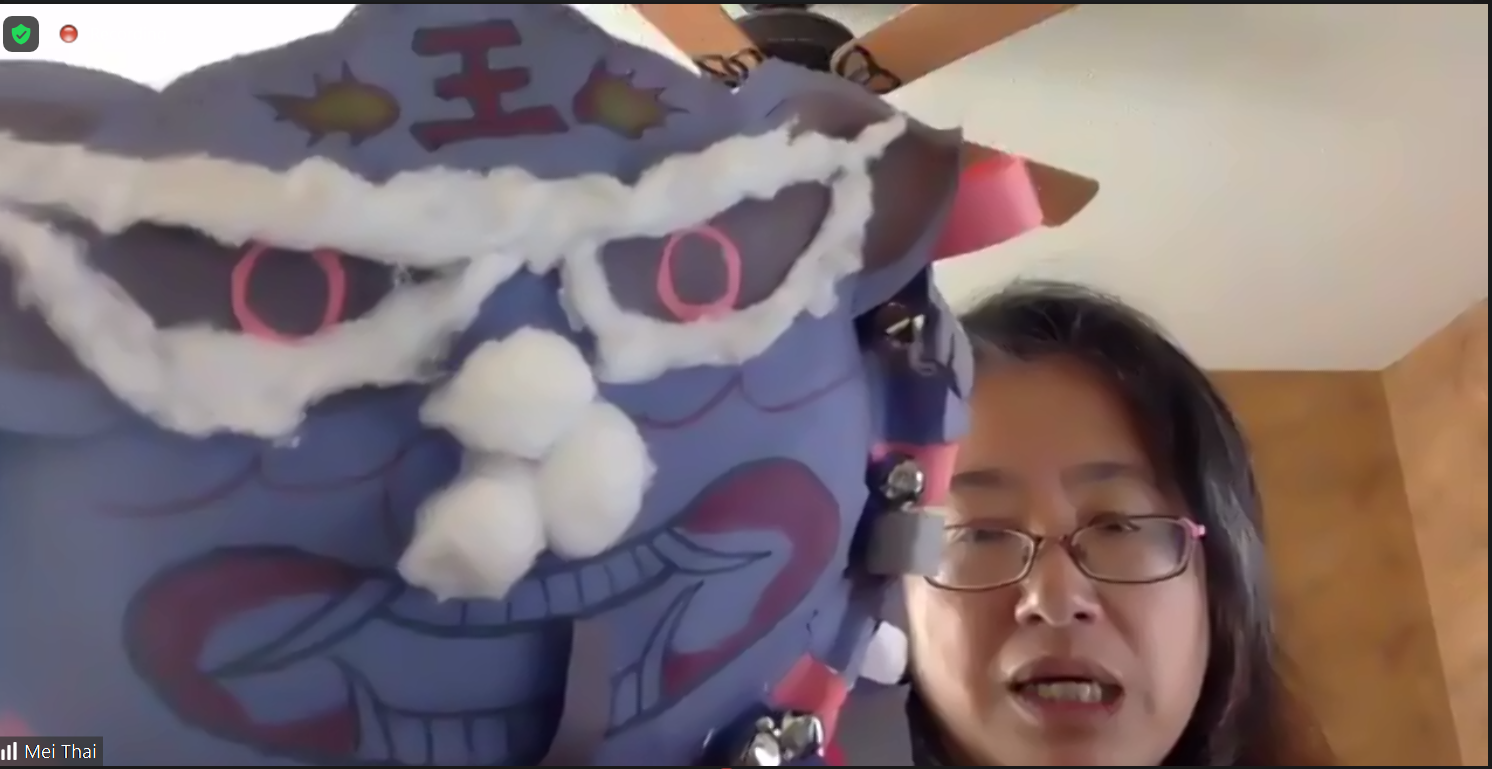 蔡老師介紹製作藍色獅頭