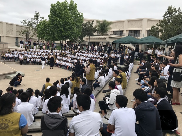 加州爾灣慈濟人文學校舉辦浴佛節典禮2