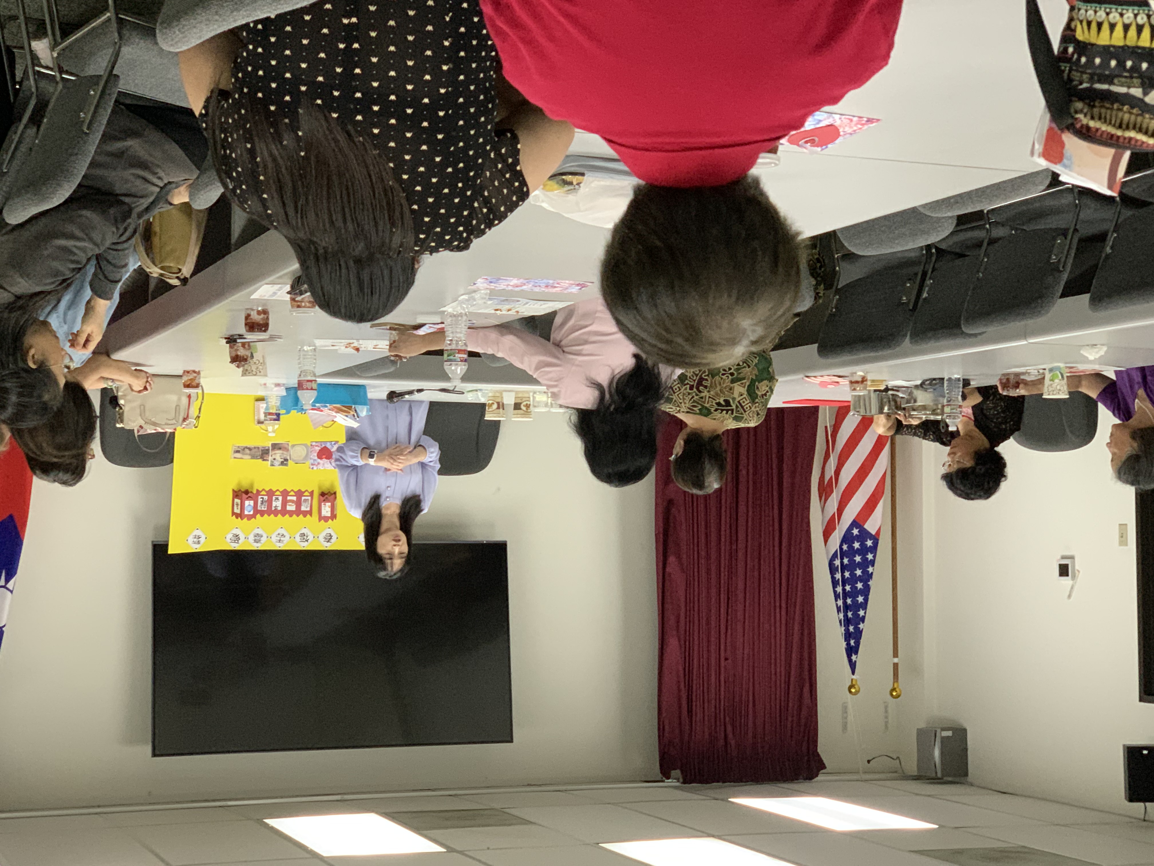 8月3日休士頓僑教中心黃依莉副主任蒞臨主持結業典禮並致辭勉勵！