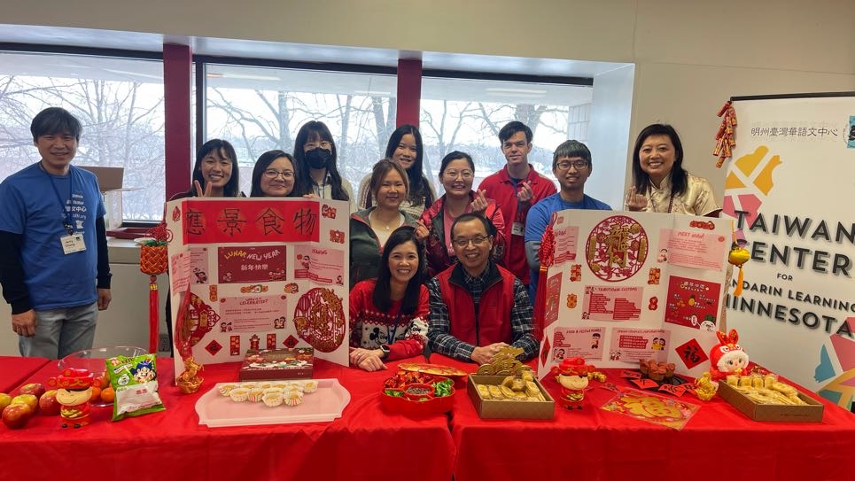 TCML-MN老師們和行政人員同賀新年合影