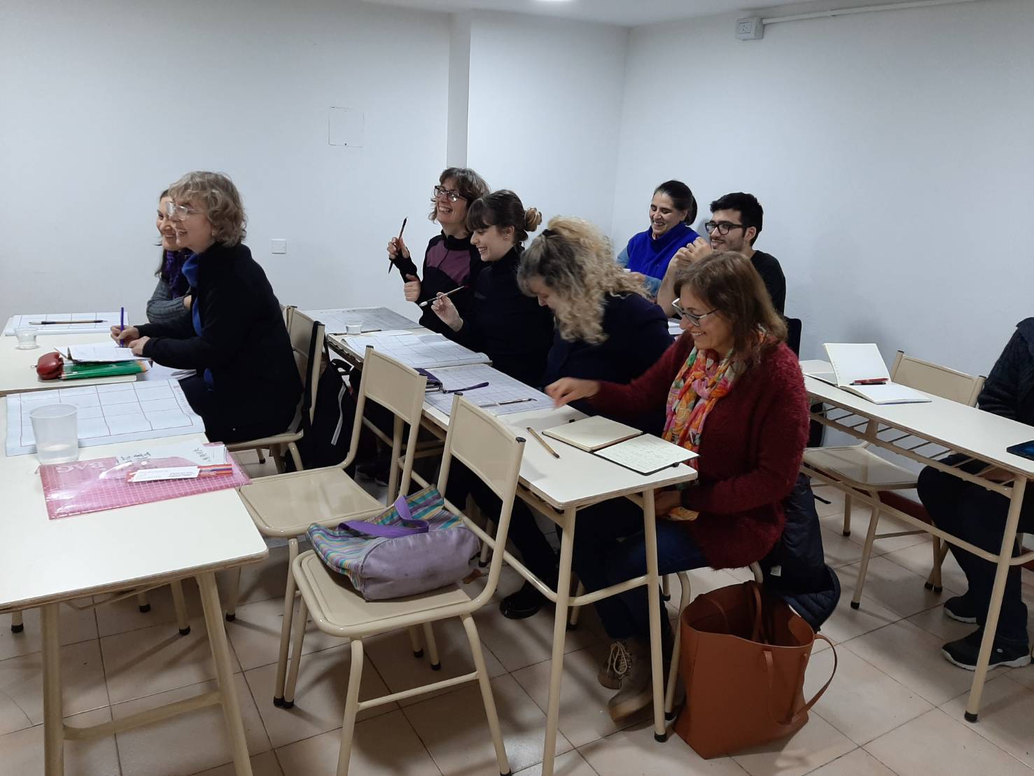 聚精會神的聽老師講解