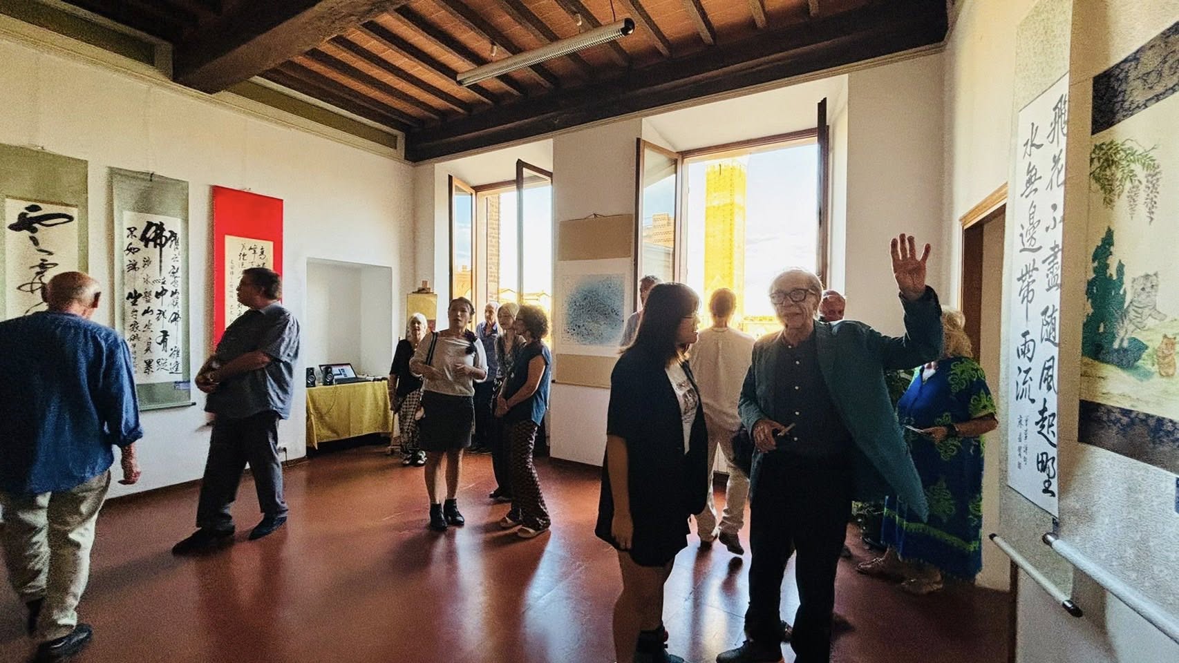 義大利民眾餐觀臺灣畫展