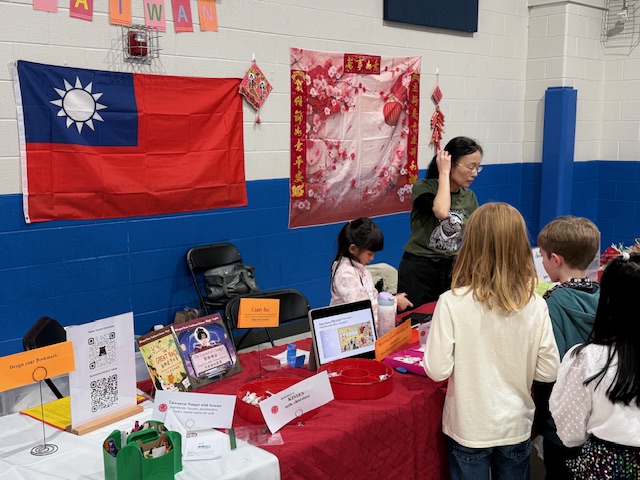 田州大納城中文學校前往當地小學推廣臺灣2
