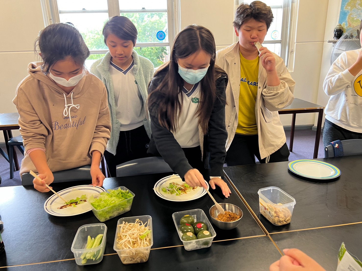 認識艾草粿及動手包潤餅