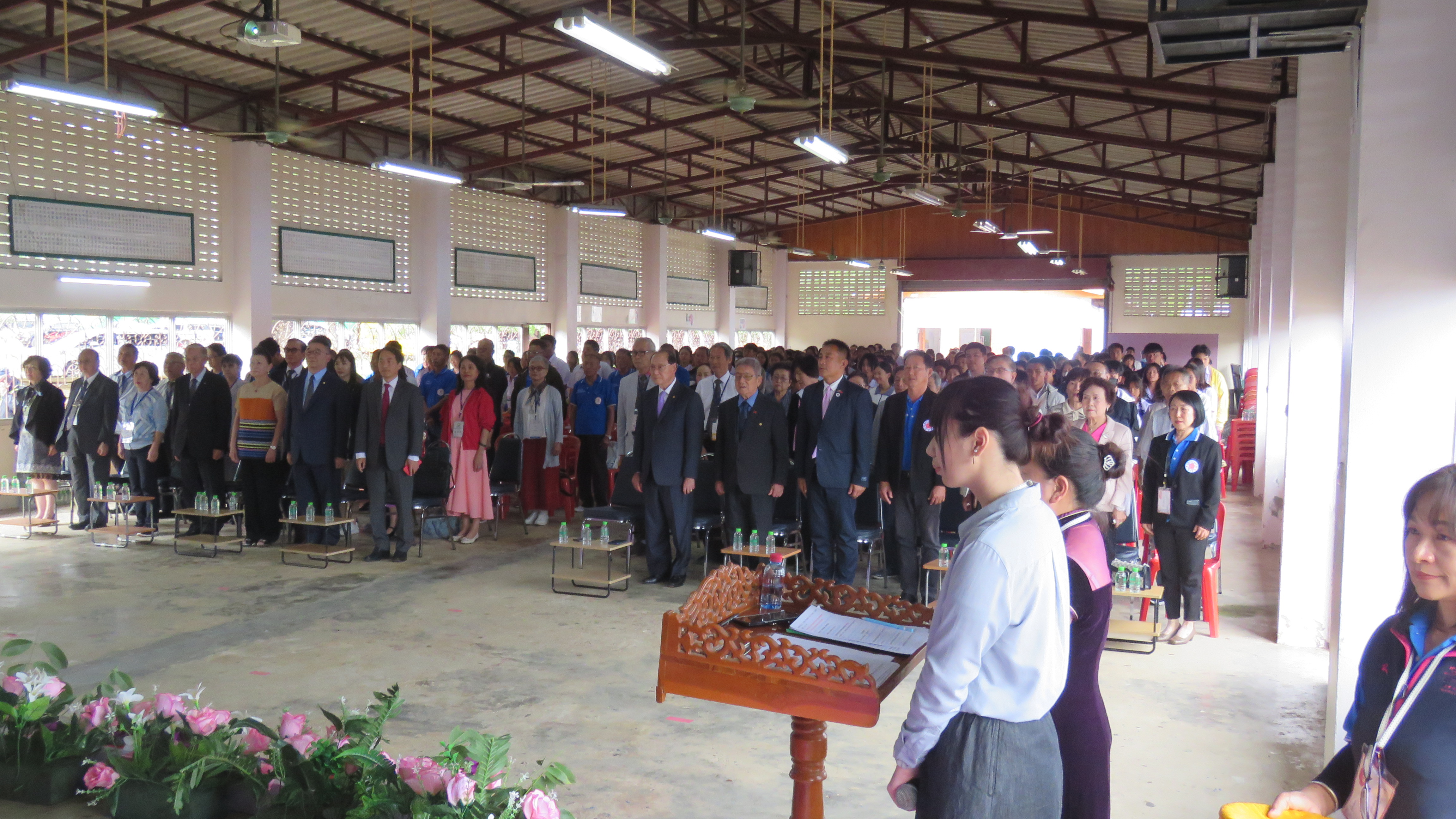 大會開始唱國歌