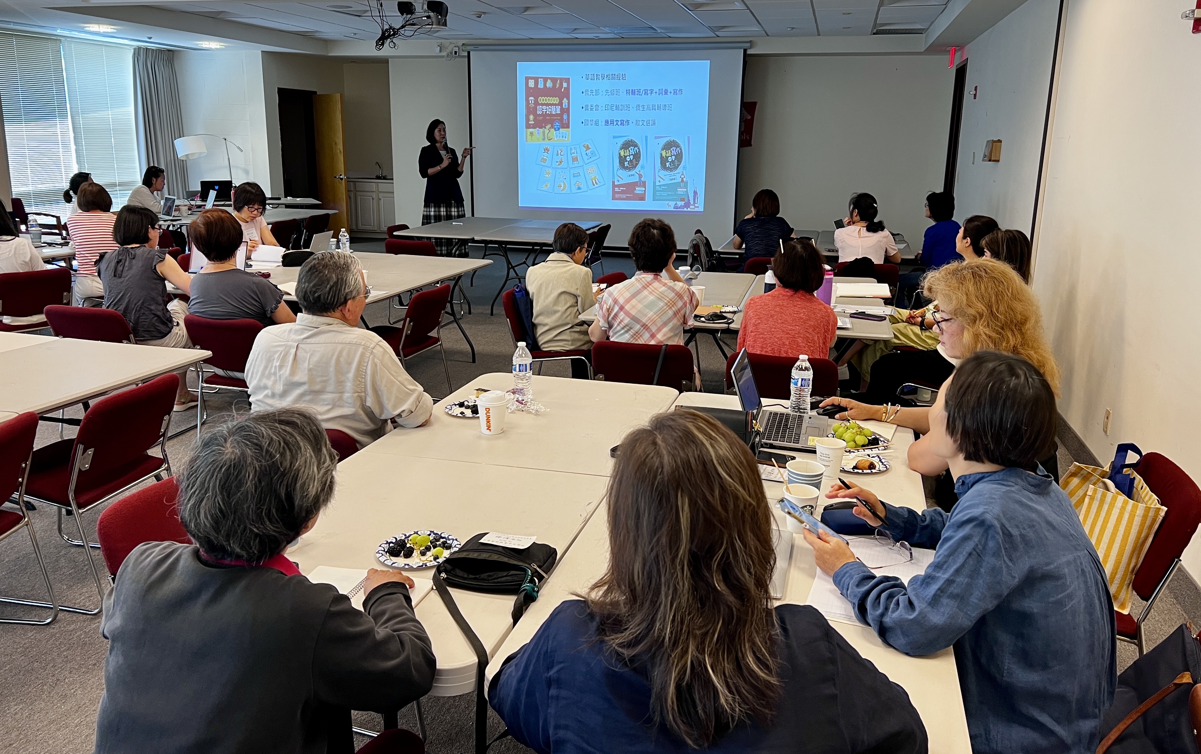 吳庭榛老師課堂上，學員們全神貫注聽講