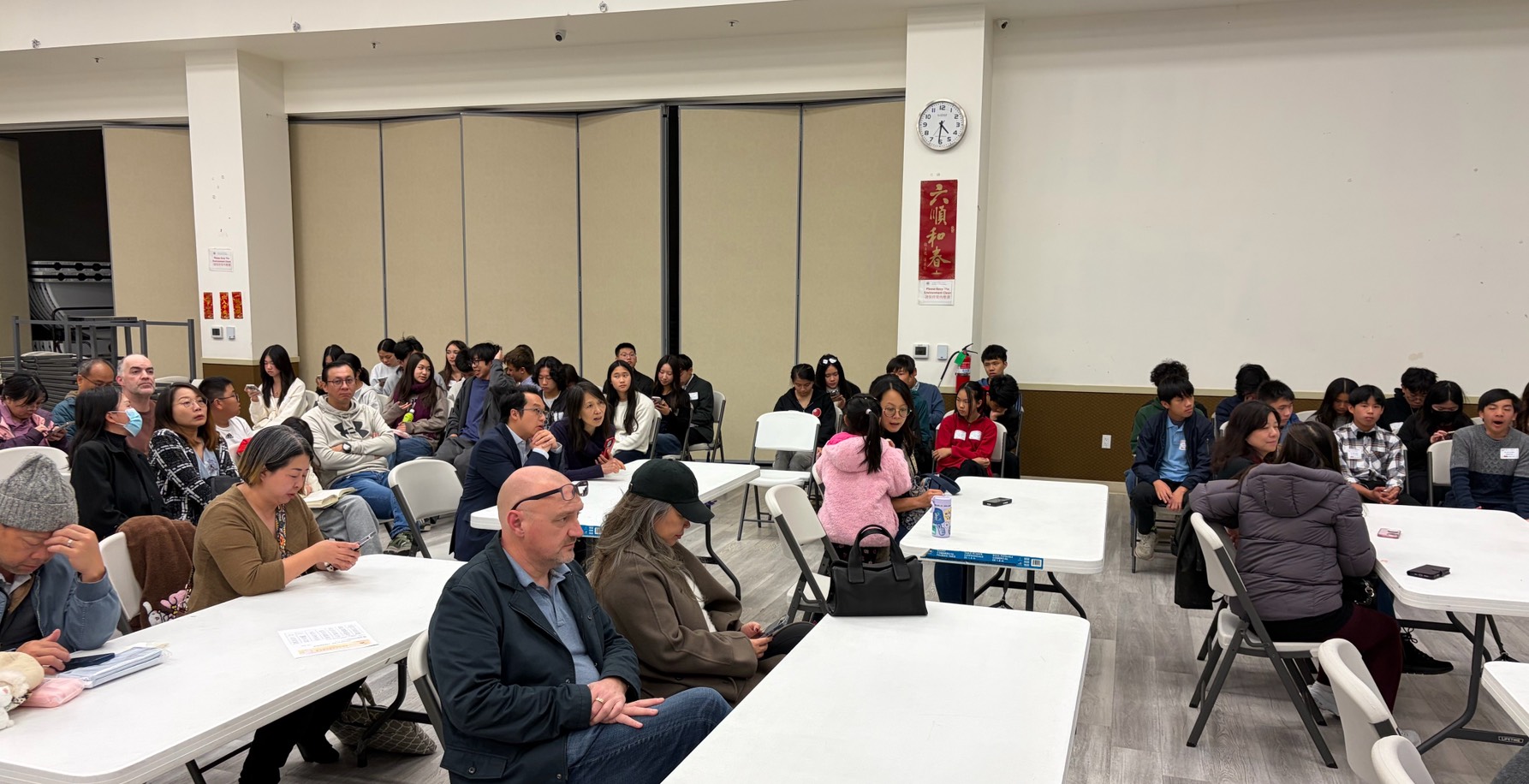 獲獎學生們與陪同的家長讓現場座無虛席