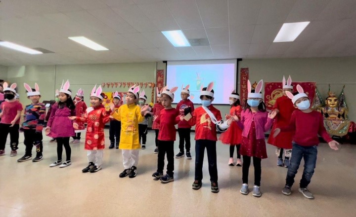 注音班一年級學生們演唱「兔子跳跳跳」