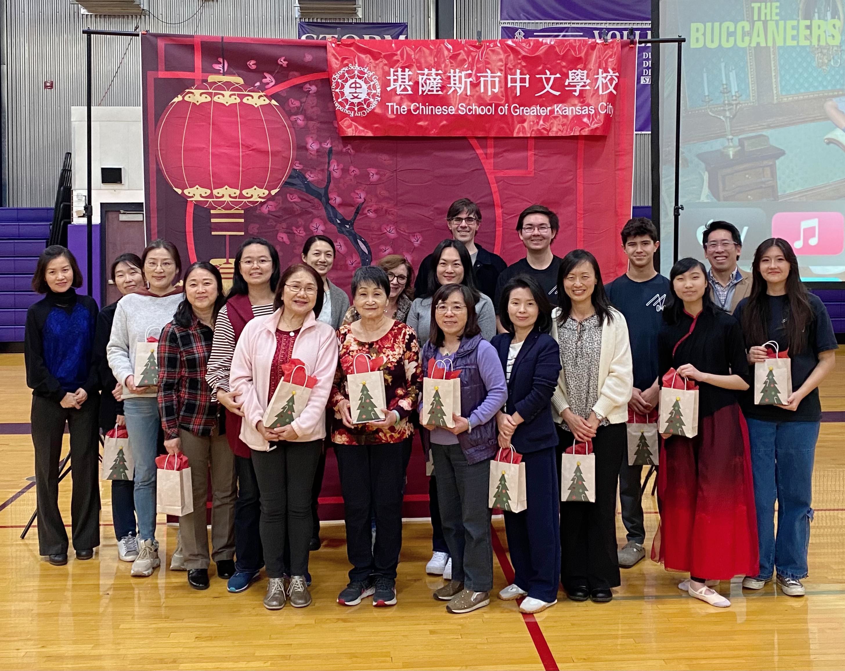 全體老師與助教們。