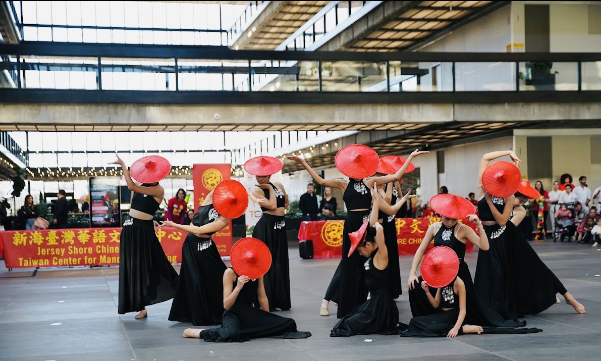 新海民族舞蹈班的「陶醉了」十分精彩 (蘇偉溢提供)