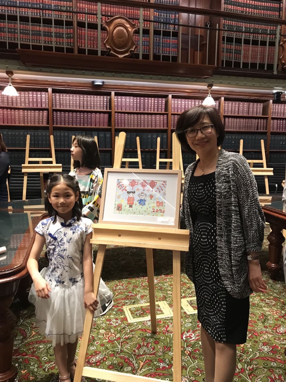 郭麗麗校長和鄭嘉瑜同學參加了在新南威爾士州議會大廳（Parliament House）舉行的頒獎儀式