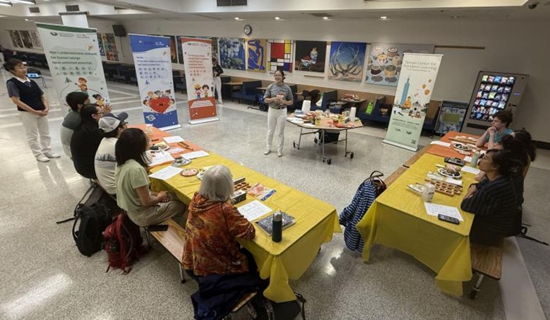 講師解說中秋節的由來和月餅的典故