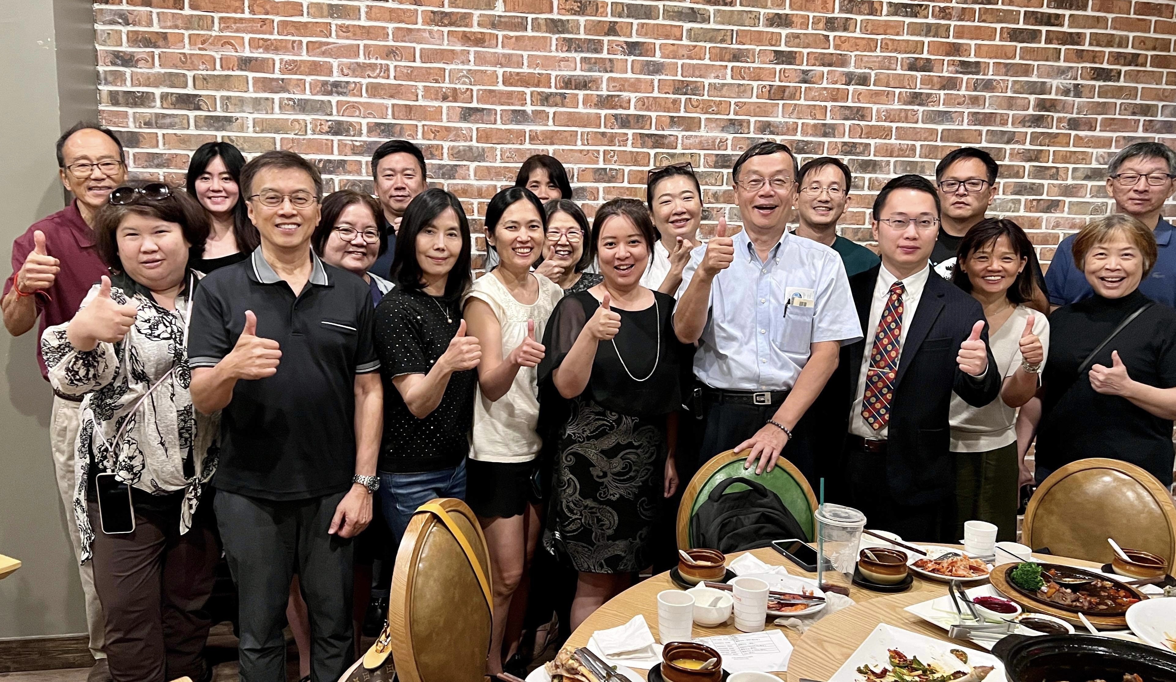 與會校長，貴賓，及聯誼會團隊大合影