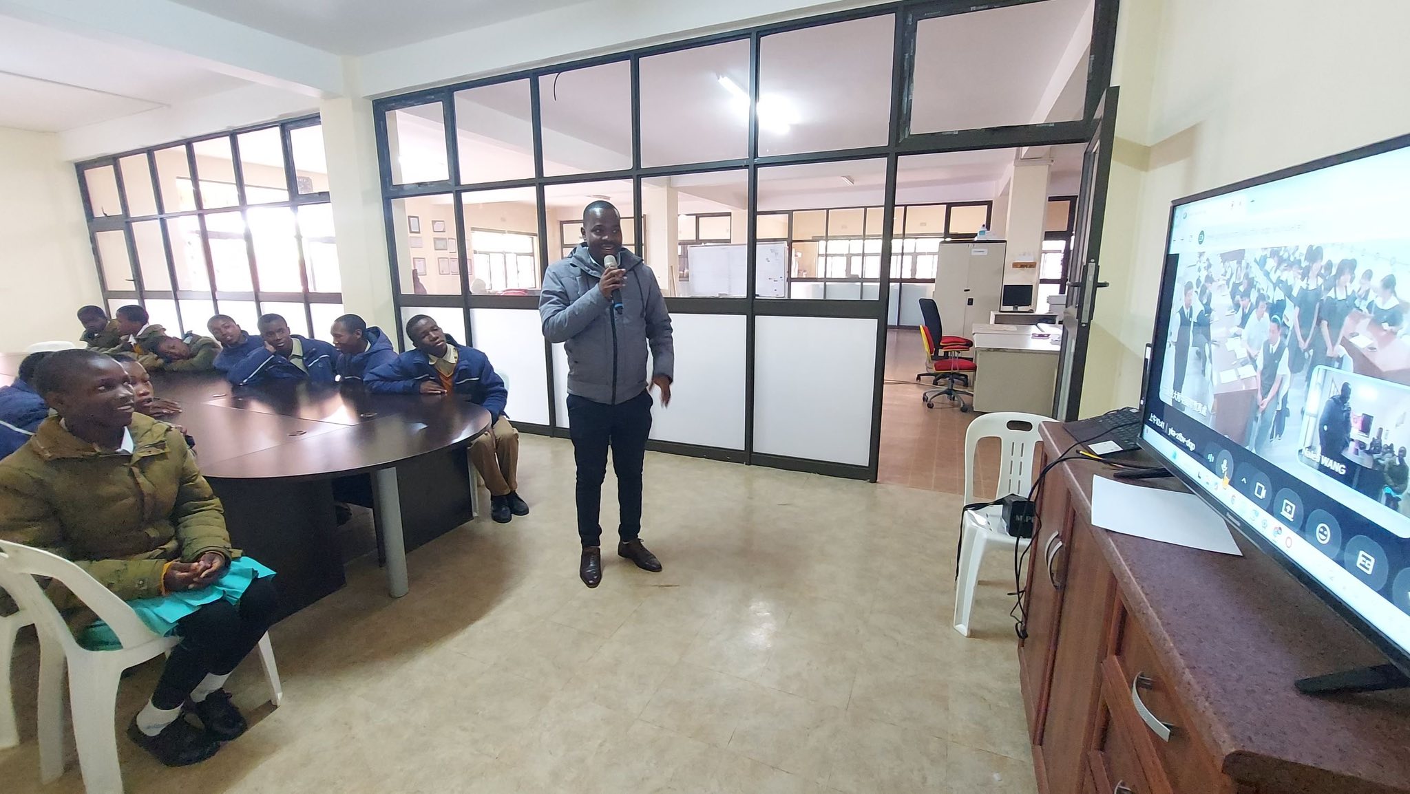 網路無弗屆 天涯若比鄰