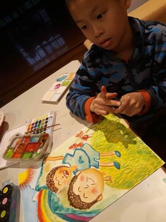 認真做畫的孩子