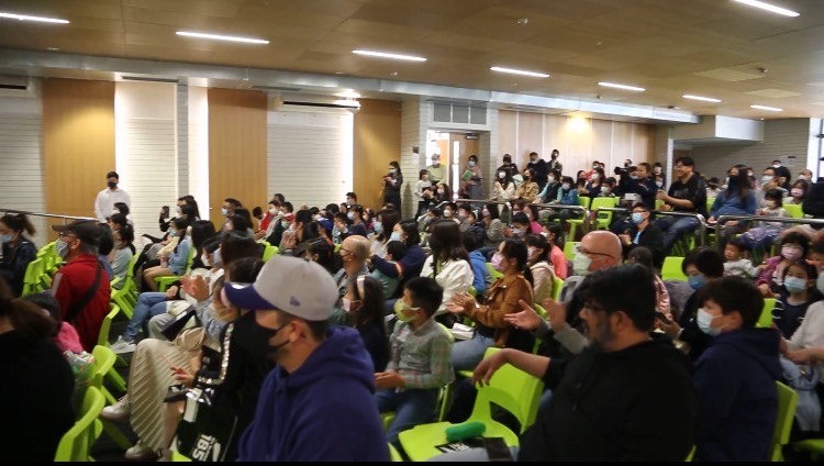 在場緊張等待評選結果的家長&同學們