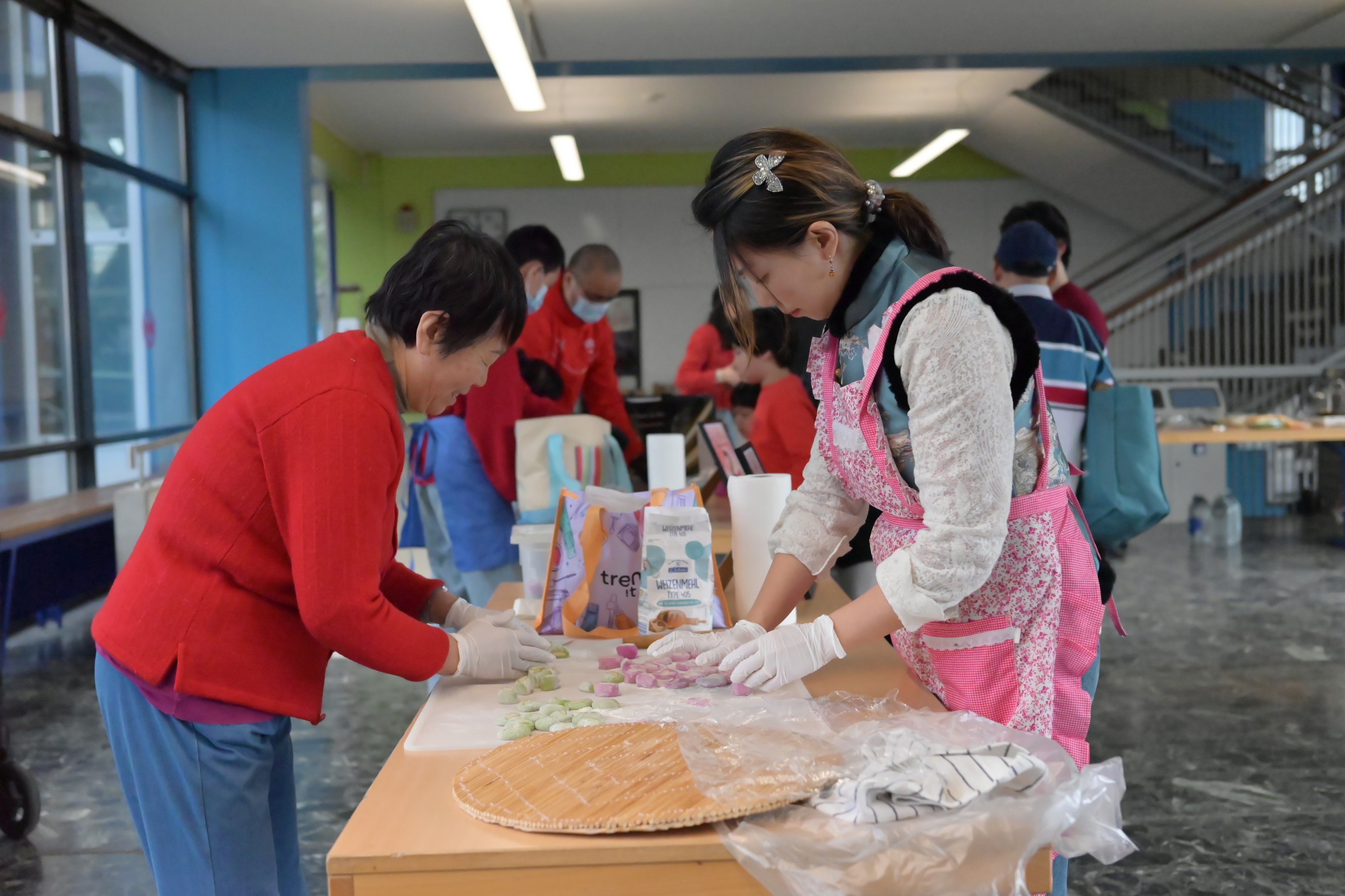 包餃子大賽中參賽者各展巧手，色香味俱全