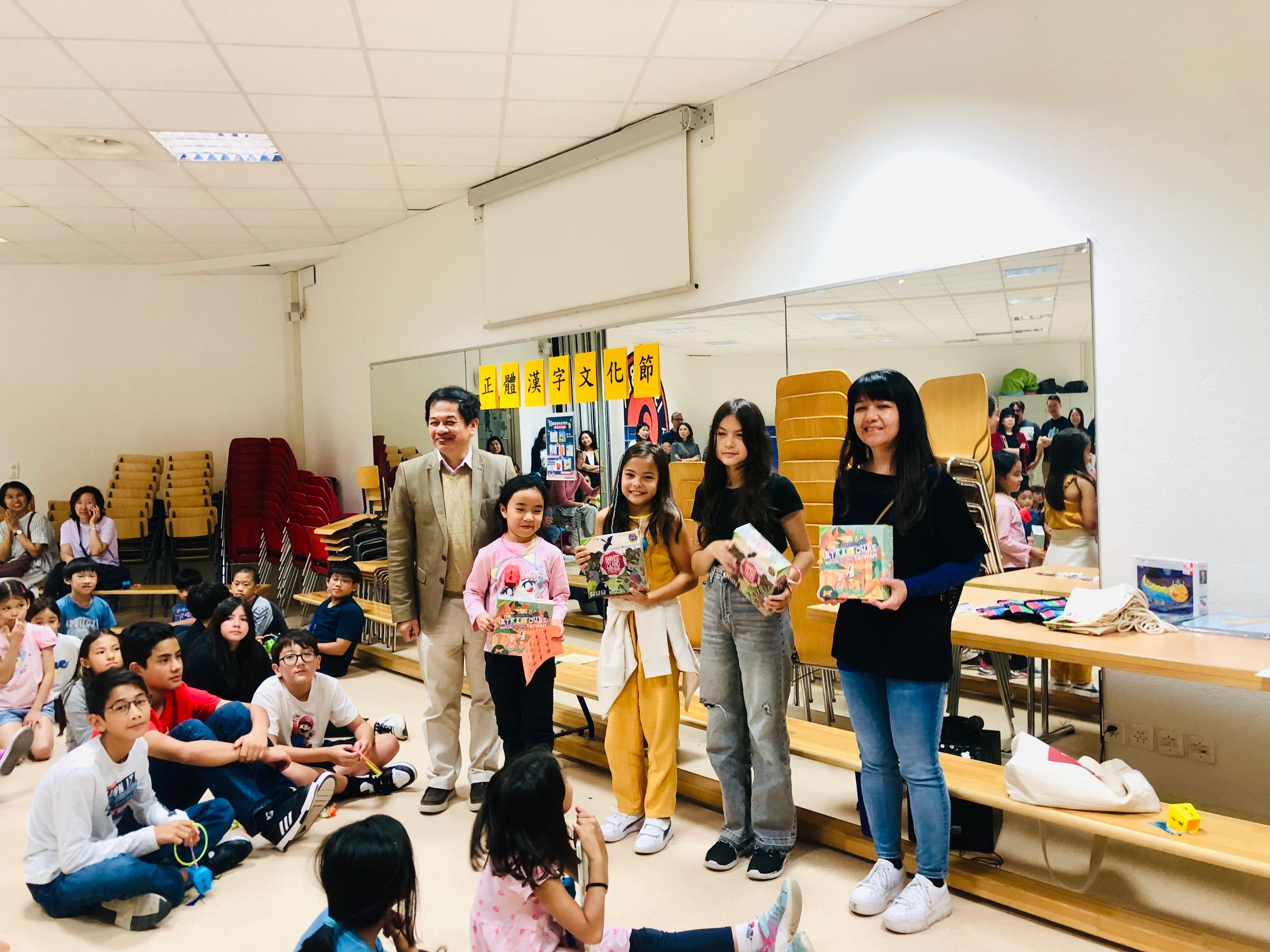 感謝駐瑞士辦事處黃大使參與抽獎活動