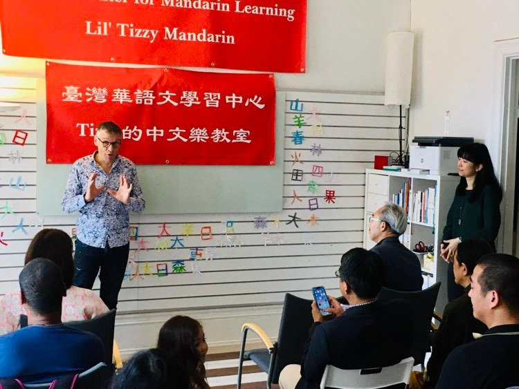 初級班學生代表致詞並分享在臺灣華語文學習中心的學習經驗