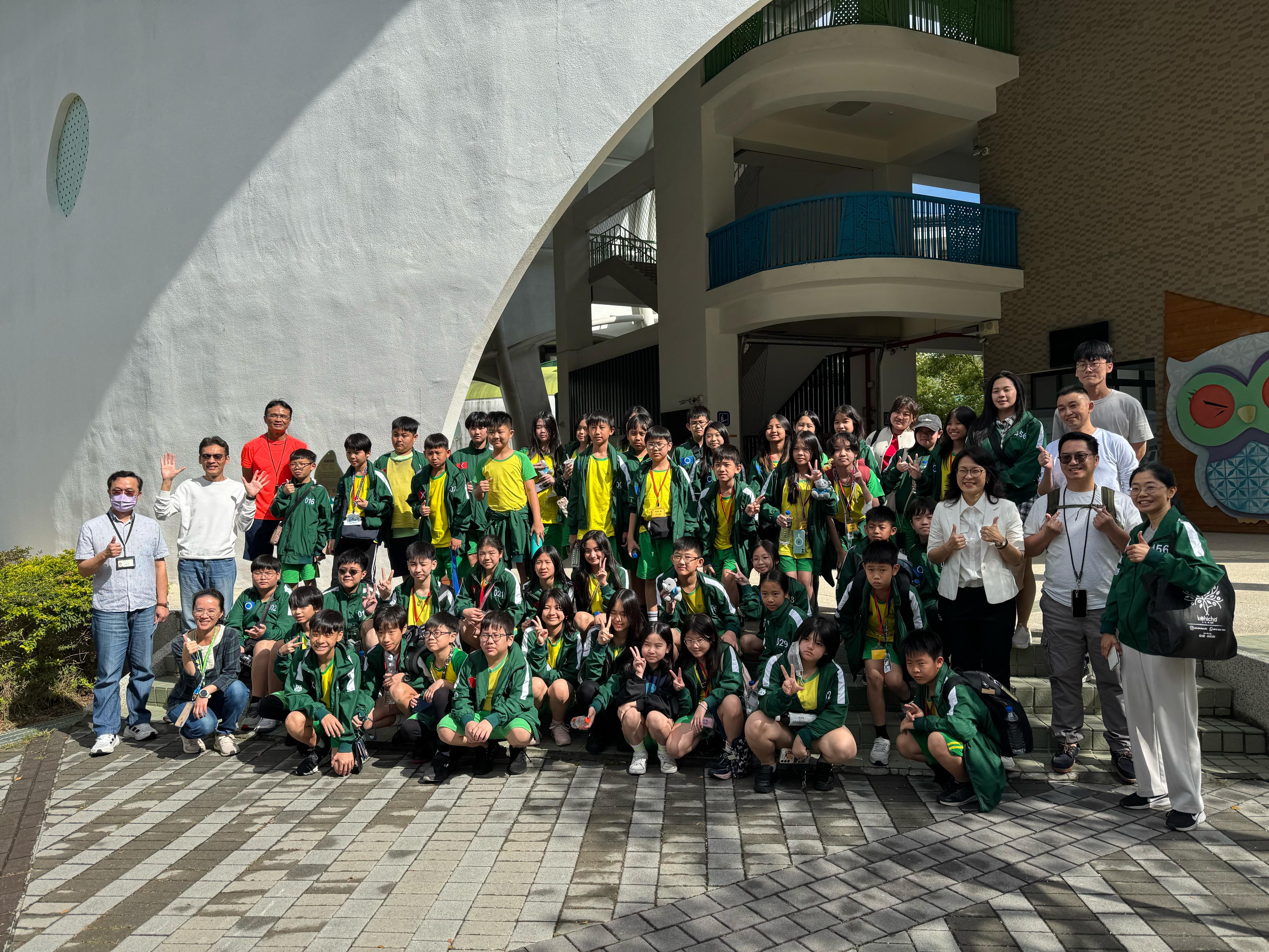 雅台校與廍子國小師生合影