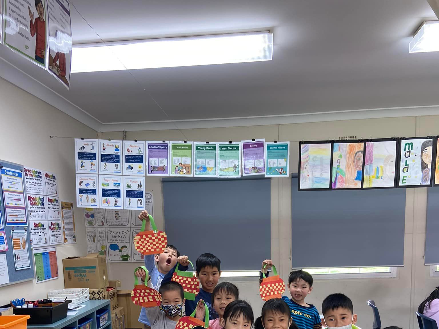 西雪梨中文學校2022年慶祝中秋節製作紙燈籠活動圖片