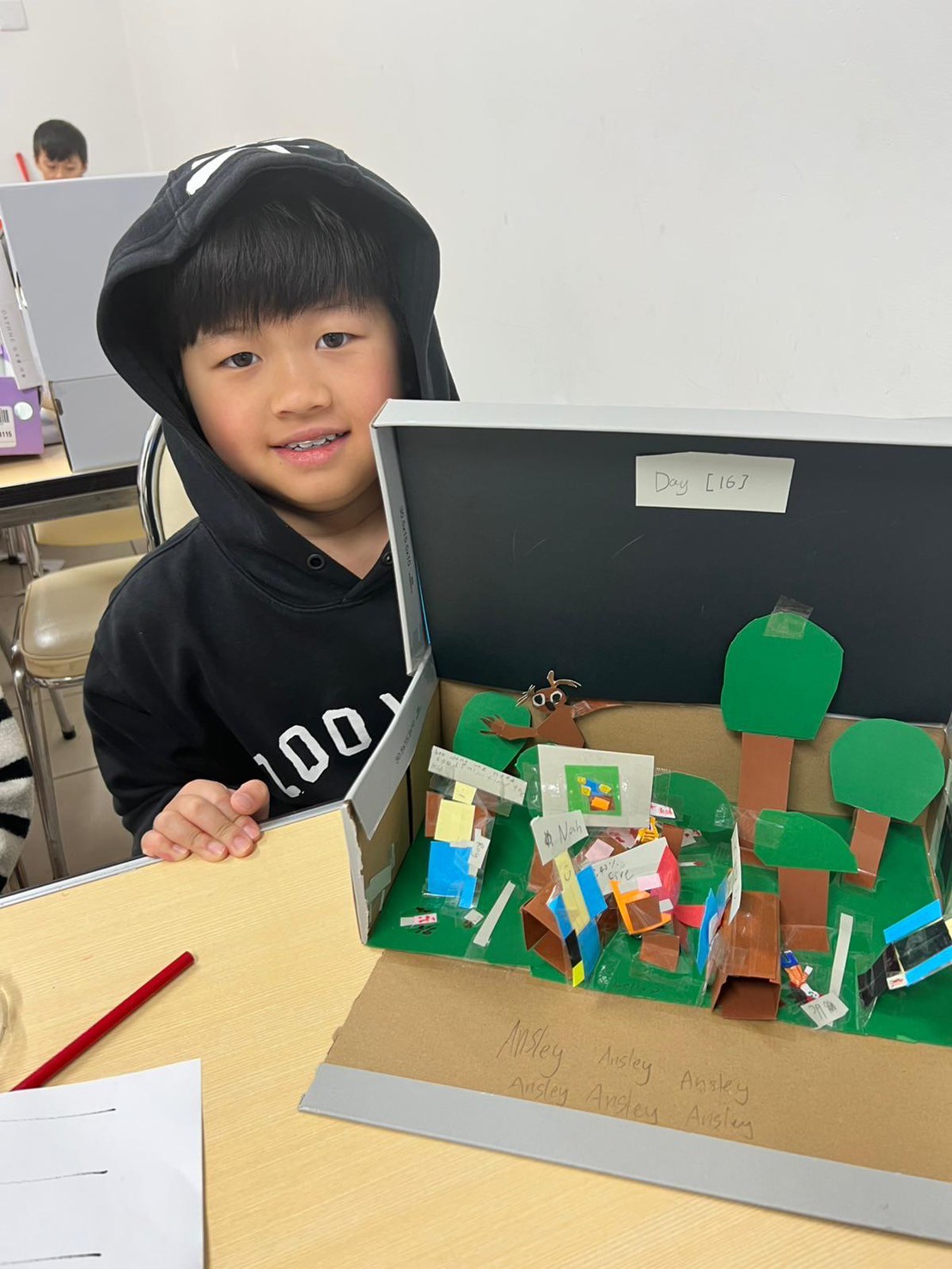 學生種樹後做的故事盒 報告種樹後對環境的影響