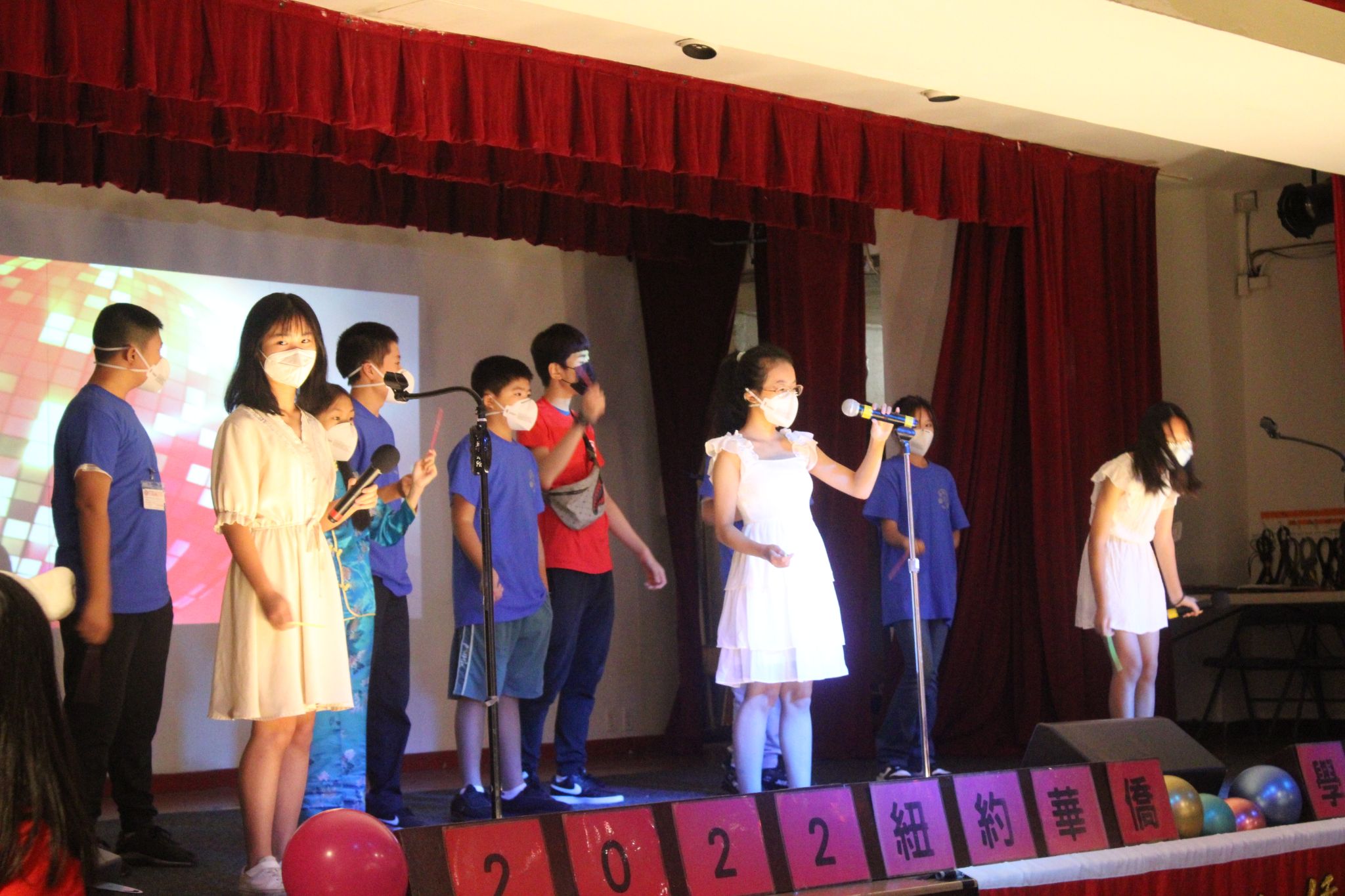 學生表演歌曲“起風了”