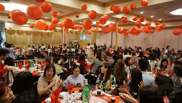 大華府慶祝教師節敬師餐會現場氣氛熱烈。