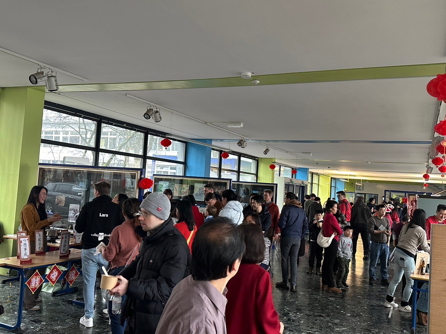 現場人潮絡繹不絕