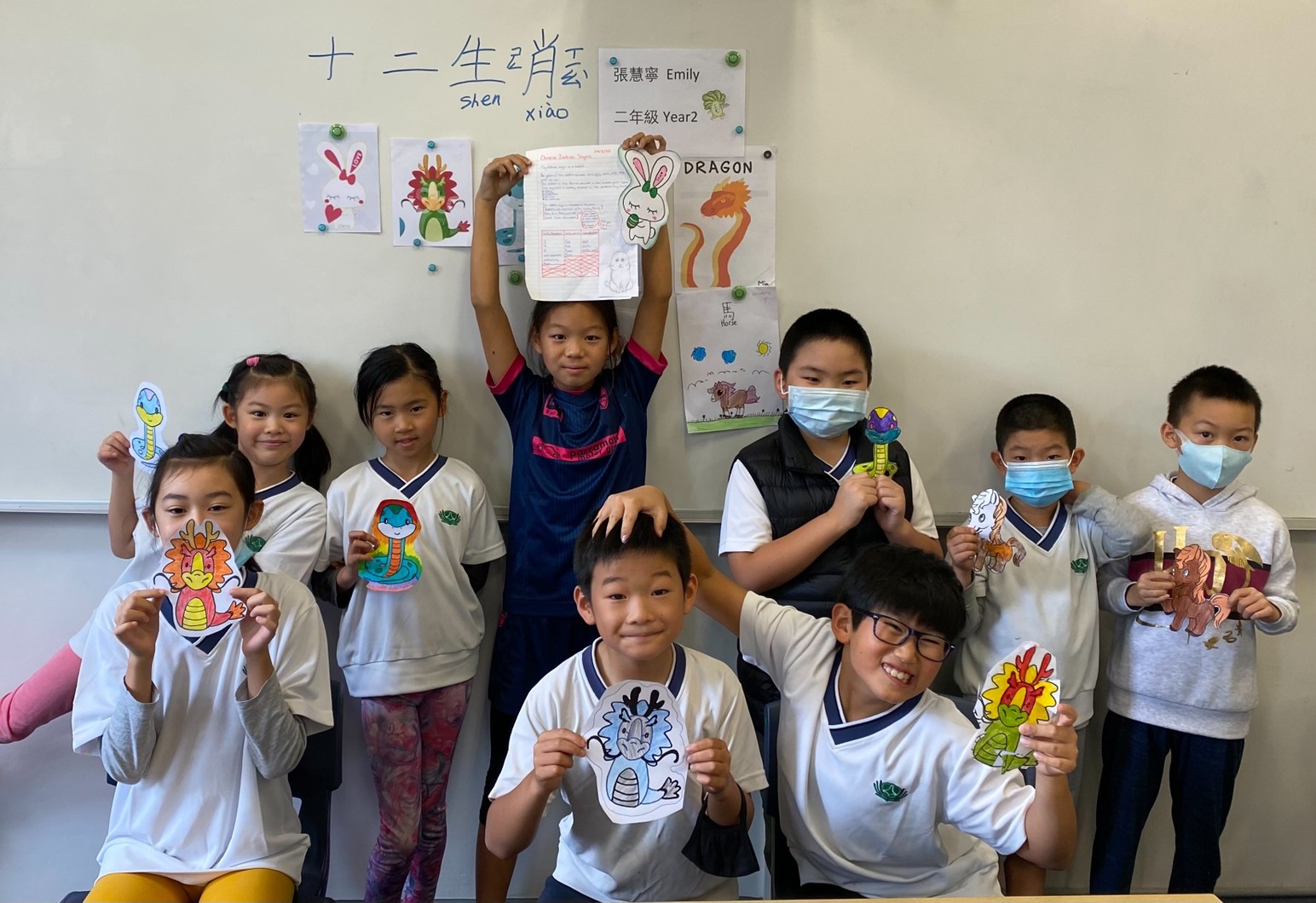 二年級學生繪製自己的十二生肖