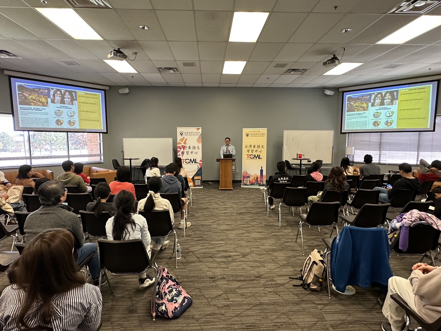 林主任向與會者宣導僑務委員會推動的多項海外青年與國際人才交流計畫