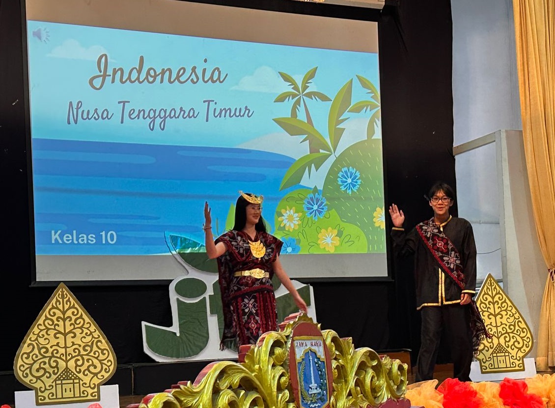 中學部同學介紹原住民文化背景