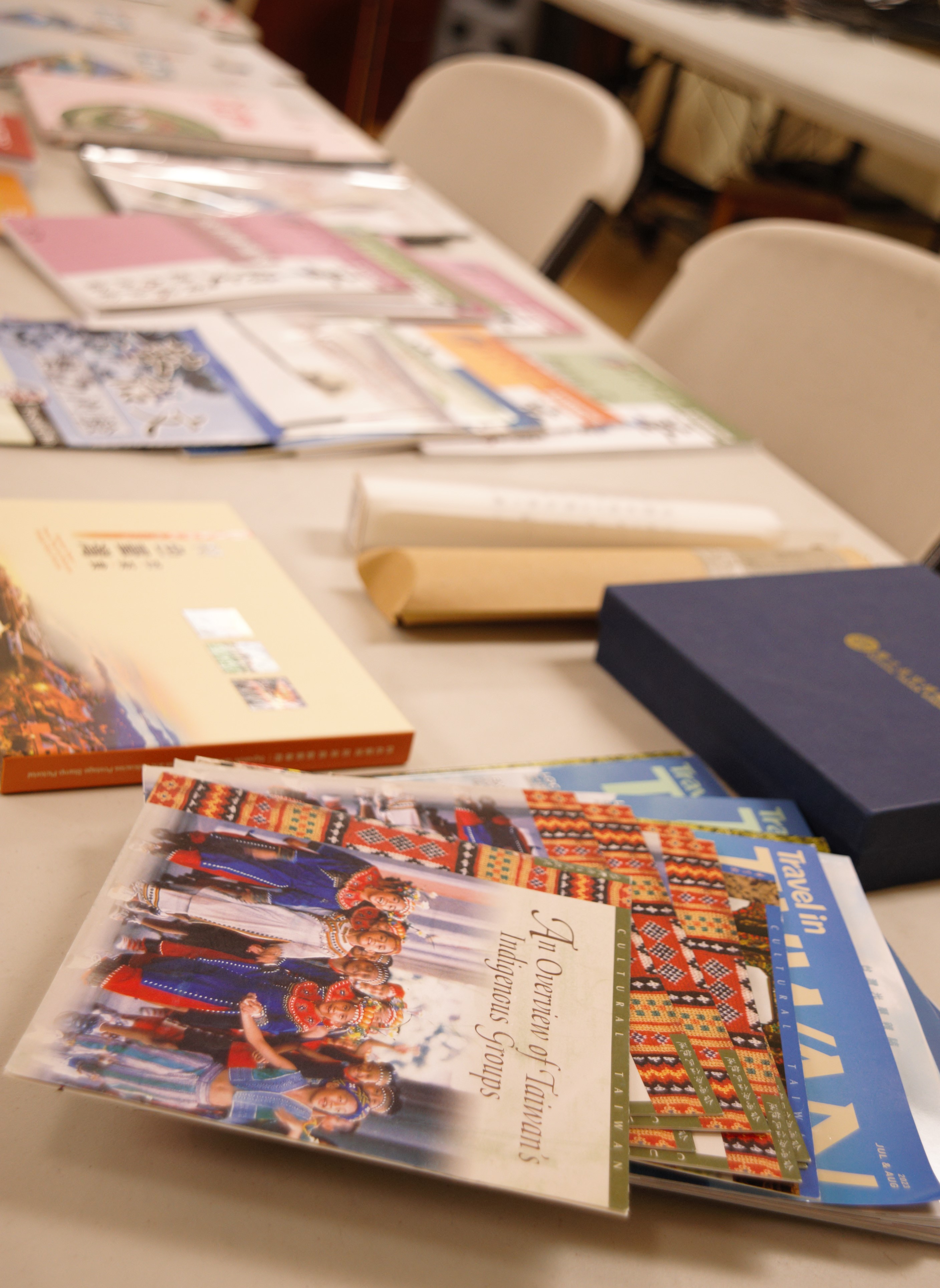 教材區; TCML 上課用到的各式教材、課本和課外讀物