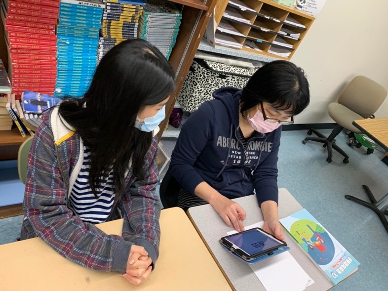 新海臺灣華語文學習中心精英班學生參加認字比賽。