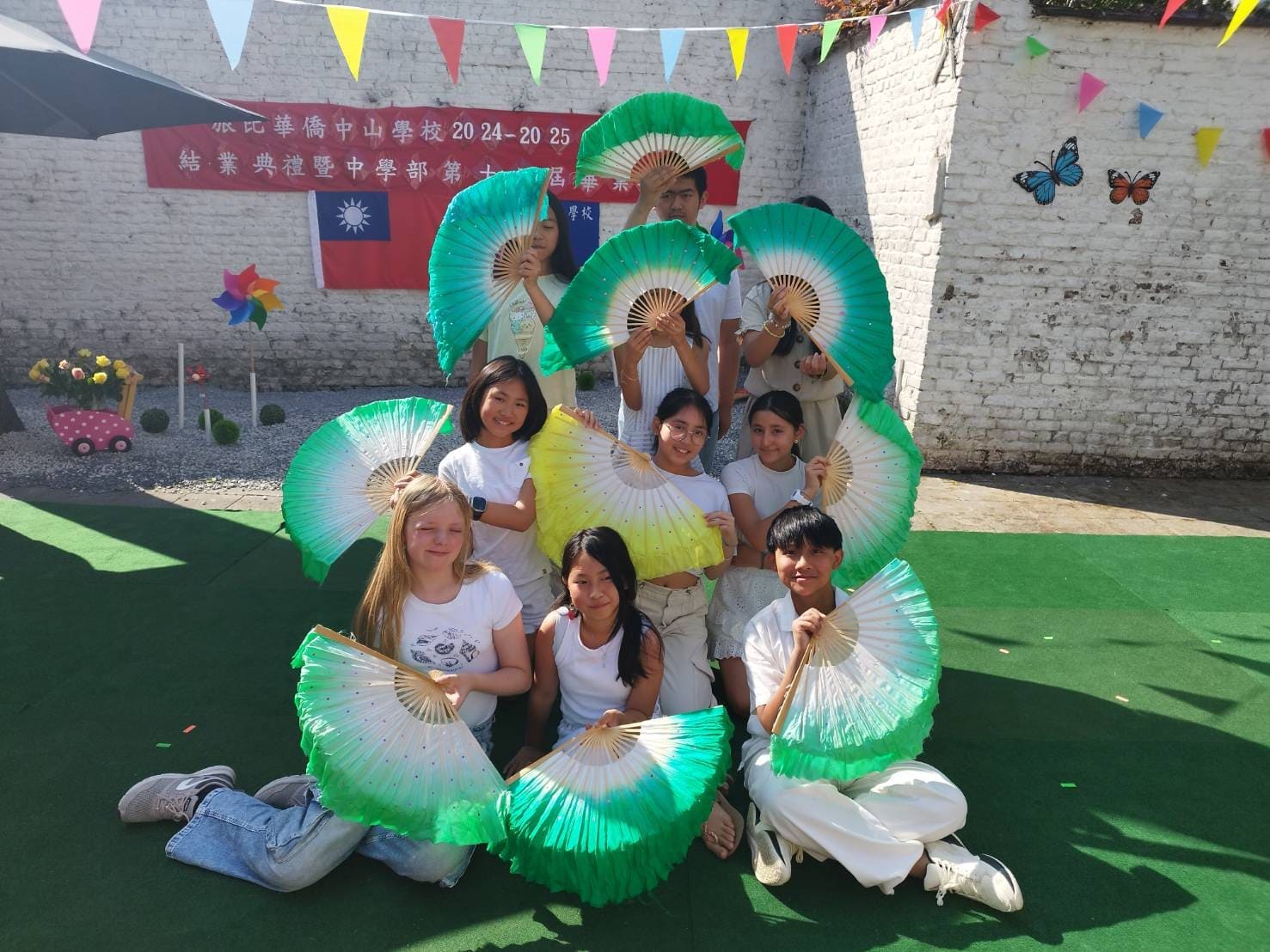 三年級同學演出－扇子舞（茉莉花）