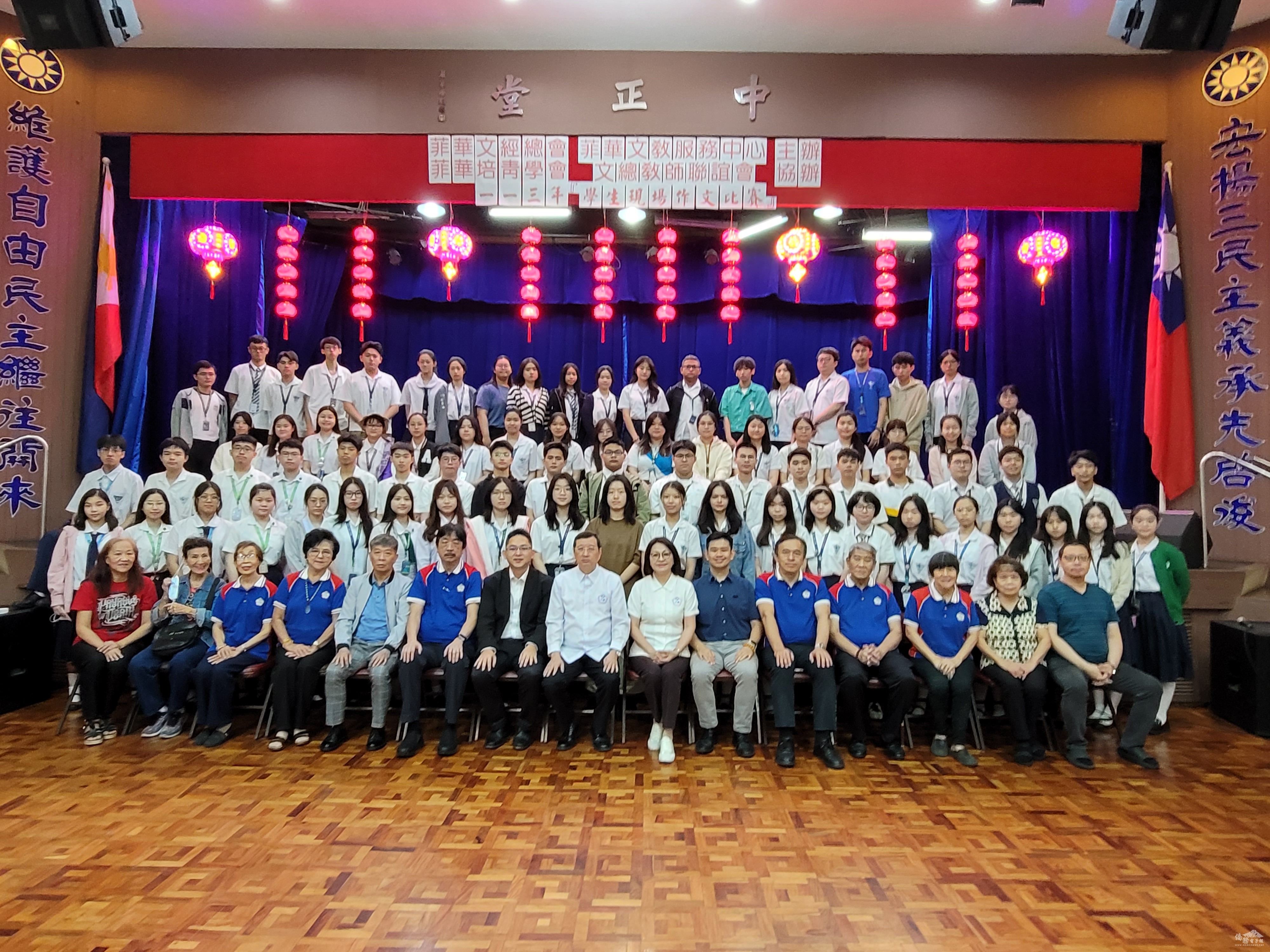 陳柏材（第1排中）、莊博智（第1排左7）等人與甲組參賽學生合影